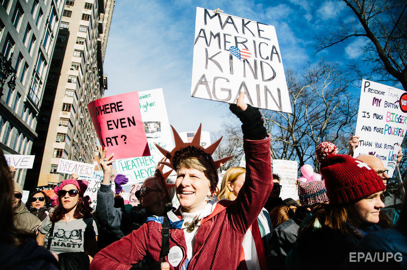 У США сотні тисяч людей вийшли на другий "Марш жінок" проти Трампа. Фоторепортаж 1