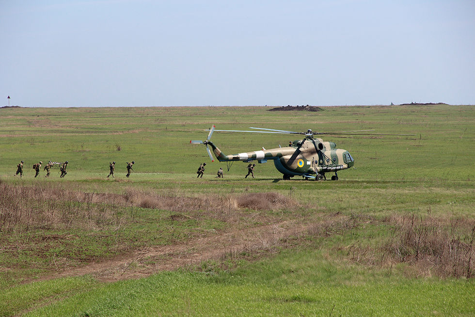 На полигоне возле Азовского моря прошли крупнейшие с начала года военные учения ВСУ. Фоторепортаж 8