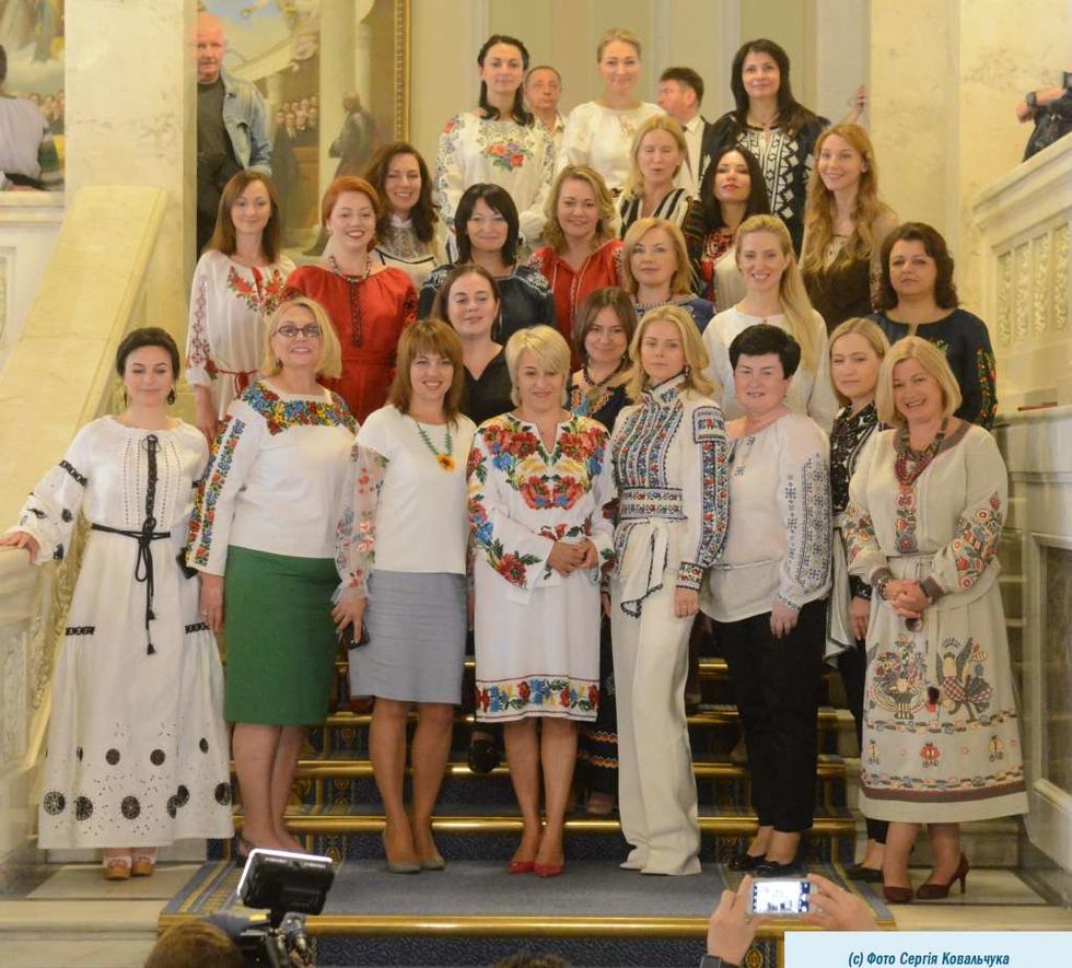 В День вышиванки украинские политики пришли на работу в национальной одежде. Фоторепортаж 9