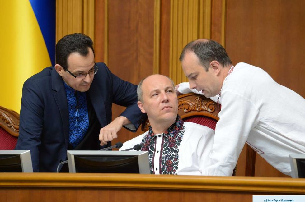 В День вышиванки украинские политики пришли на работу в национальной одежде. Фоторепортаж 17