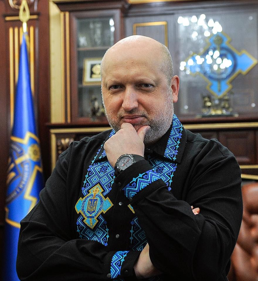 В День вышиванки украинские политики пришли на работу в национальной одежде. Фоторепортаж 19