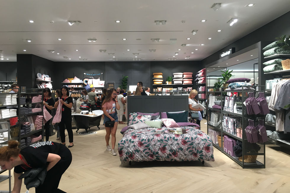 В Украине открылся первый магазин H&M. Фоторепортаж 13