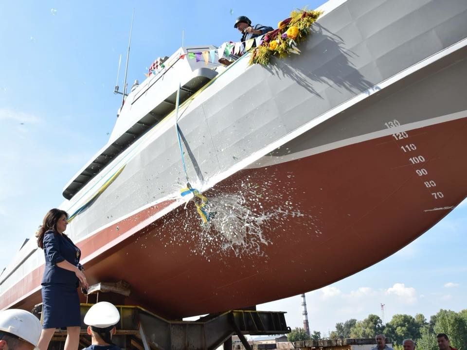 ﻿У Києві спустили на воду новий десантний катер "Кентавр". Фоторепортаж 7