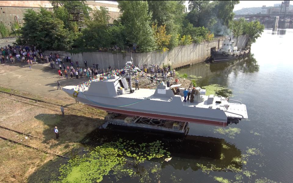 ﻿У Києві спустили на воду новий десантний катер "Кентавр". Фоторепортаж 9