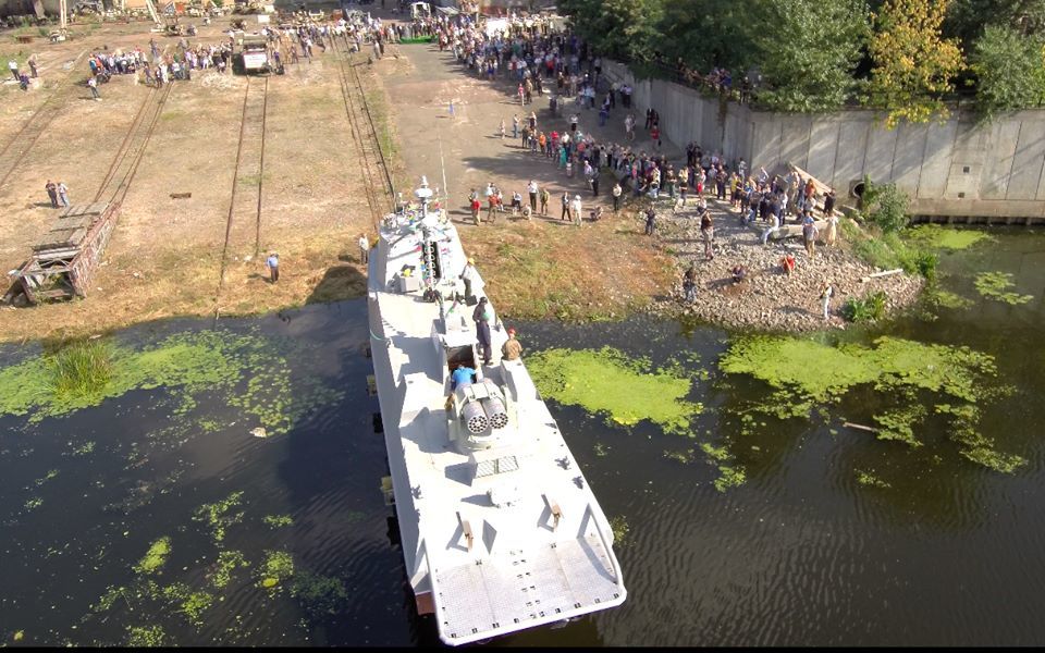 ﻿У Києві спустили на воду новий десантний катер "Кентавр". Фоторепортаж 10