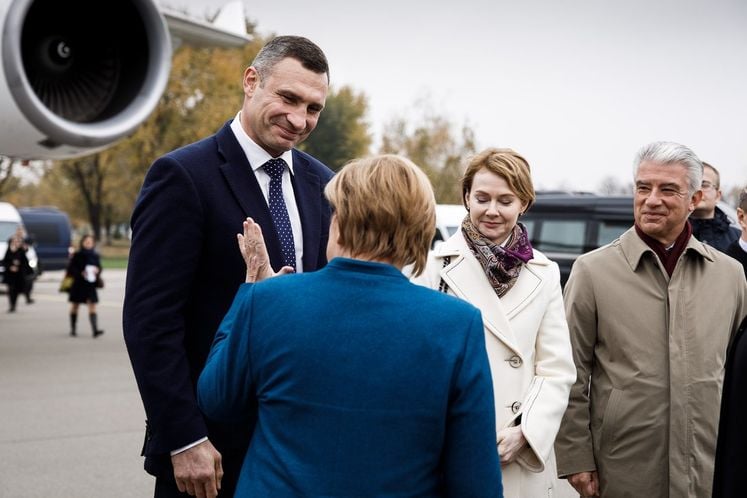 ÐœÐµÑ€ÐºÐµÐ»ÑŒ Ð·ÑƒÑÑ‚Ñ€Ñ–Ñ‡Ð°Ð² Ð¼ÐµÑ€ ÐšÐ¸Ñ”Ð²Ð° Ð’Ñ–Ñ‚Ð°Ð»Ñ–Ð¹ ÐšÐ»Ð¸Ñ‡ÐºÐ¾. Ð¤Ð¾Ñ‚Ð¾: Steffen Seibert / Twitter