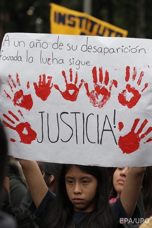 В Мексике в годовщину исчезновения студентов прошли массовые протесты. Фоторепортаж 1