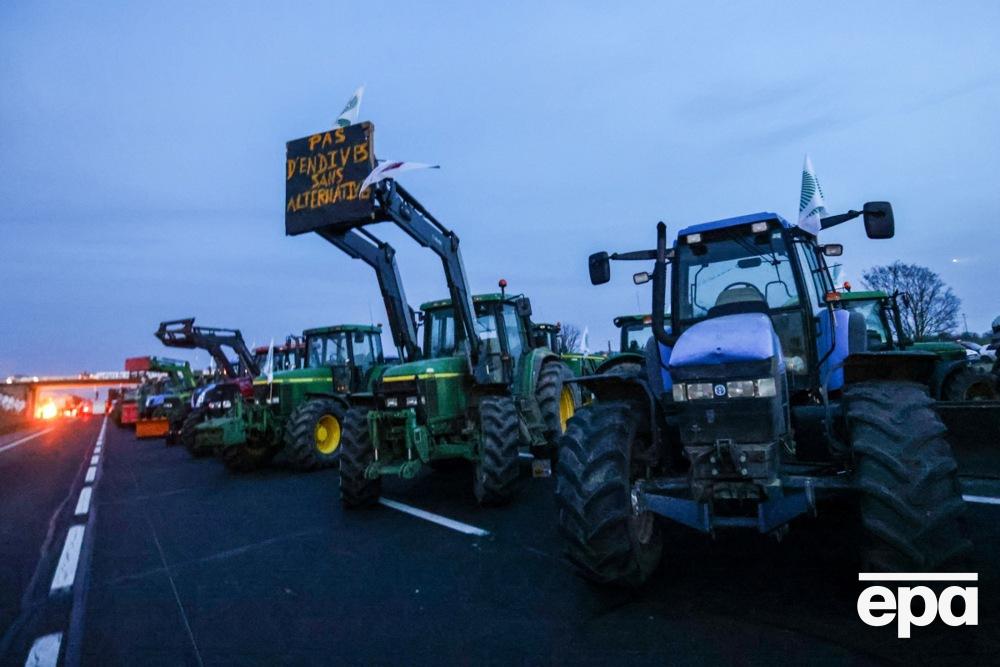 Французские фермеры в знак протеста блокировали подъезды к Парижу. Фоторепортаж 1