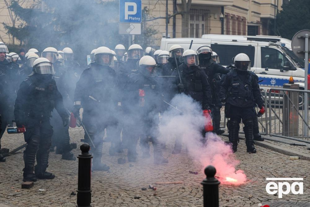 На фермерском протесте в Варшаве произошли столкновения. Пострадали полицейские, несколько десятков человек задержаны. Фото 1